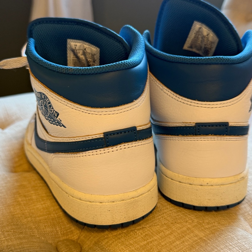 Men's Nike Jordan White and Blue Sneakers - Picture 3 of 8